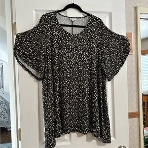 Avenue Black and beige Women's Blouse like new worn 1x